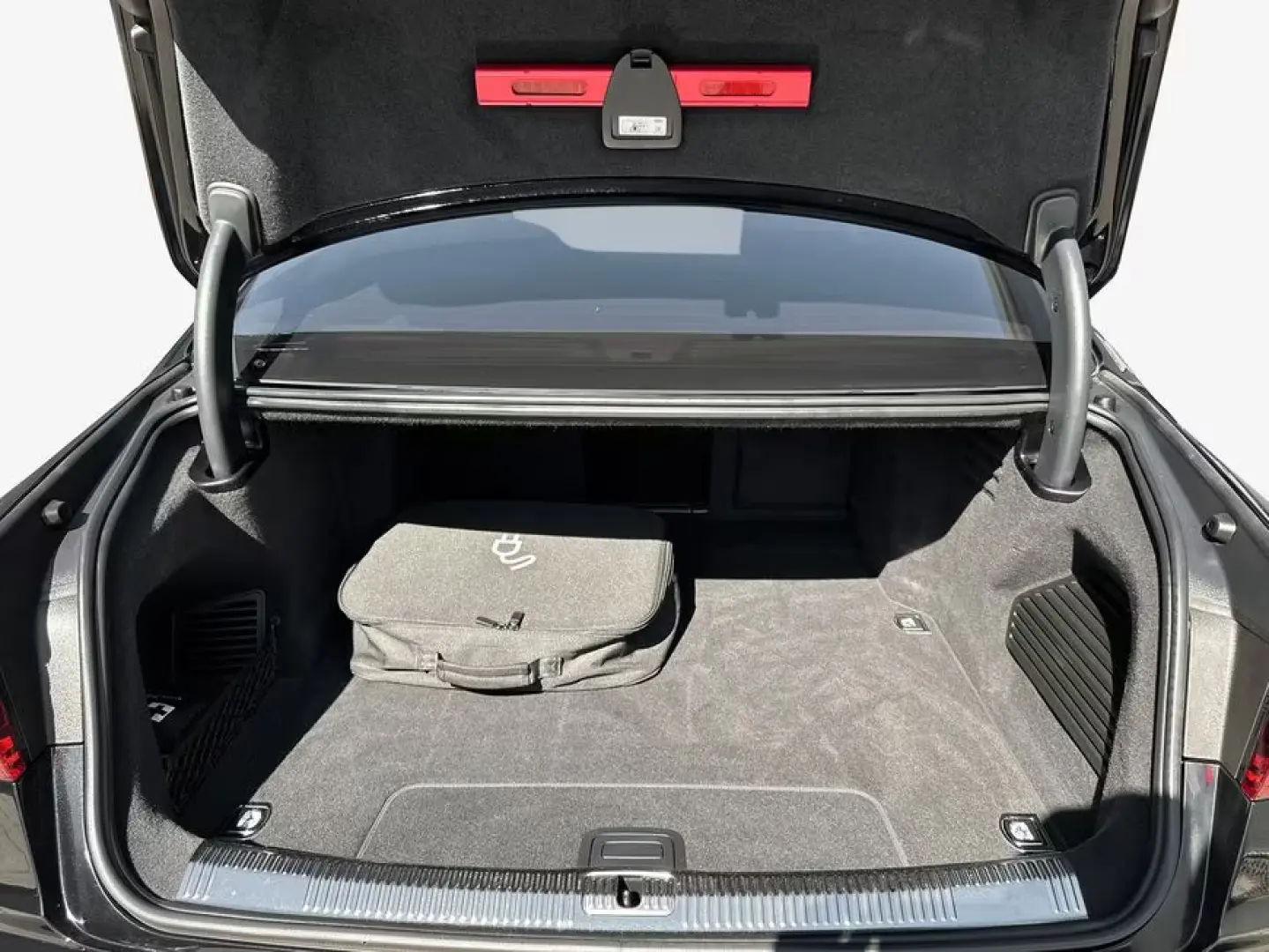 Audi A8 60 TFSI și quattro tiptronic