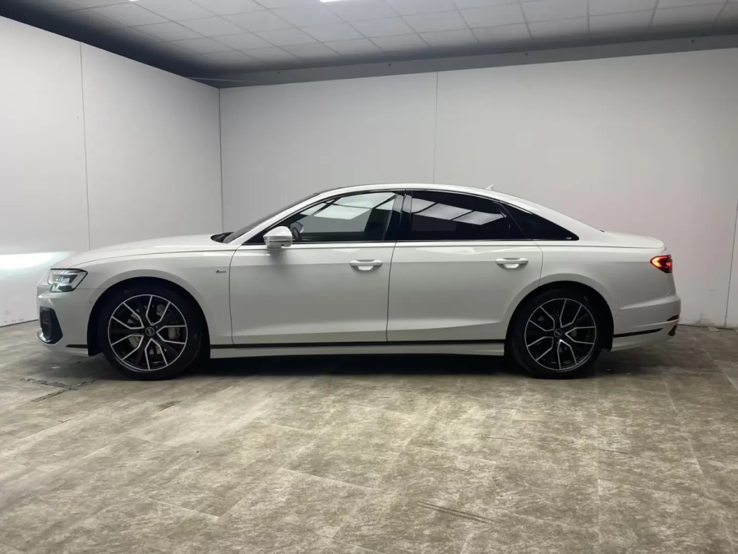 Audi A8 55 TFSI quattro S-Line Negru Stil