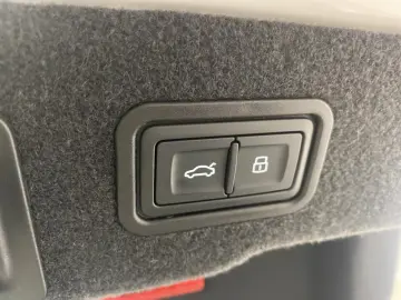 Audi A8 55 TFSI quattro S-Line Negru Stil