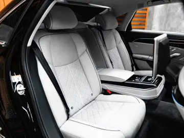 Audi A8 60 TFSI e L quattro Masaj Pano B&O
