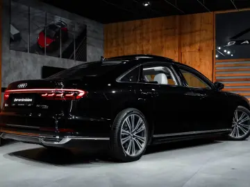 Audi A8 60 TFSI e L quattro Masaj Pano B&O