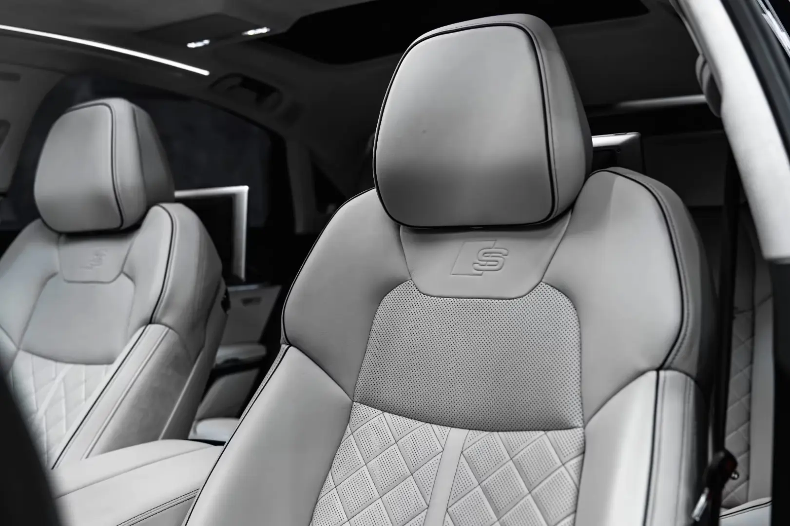 Audi A8 60 TFSI e L quattro Masaj Pano B&O