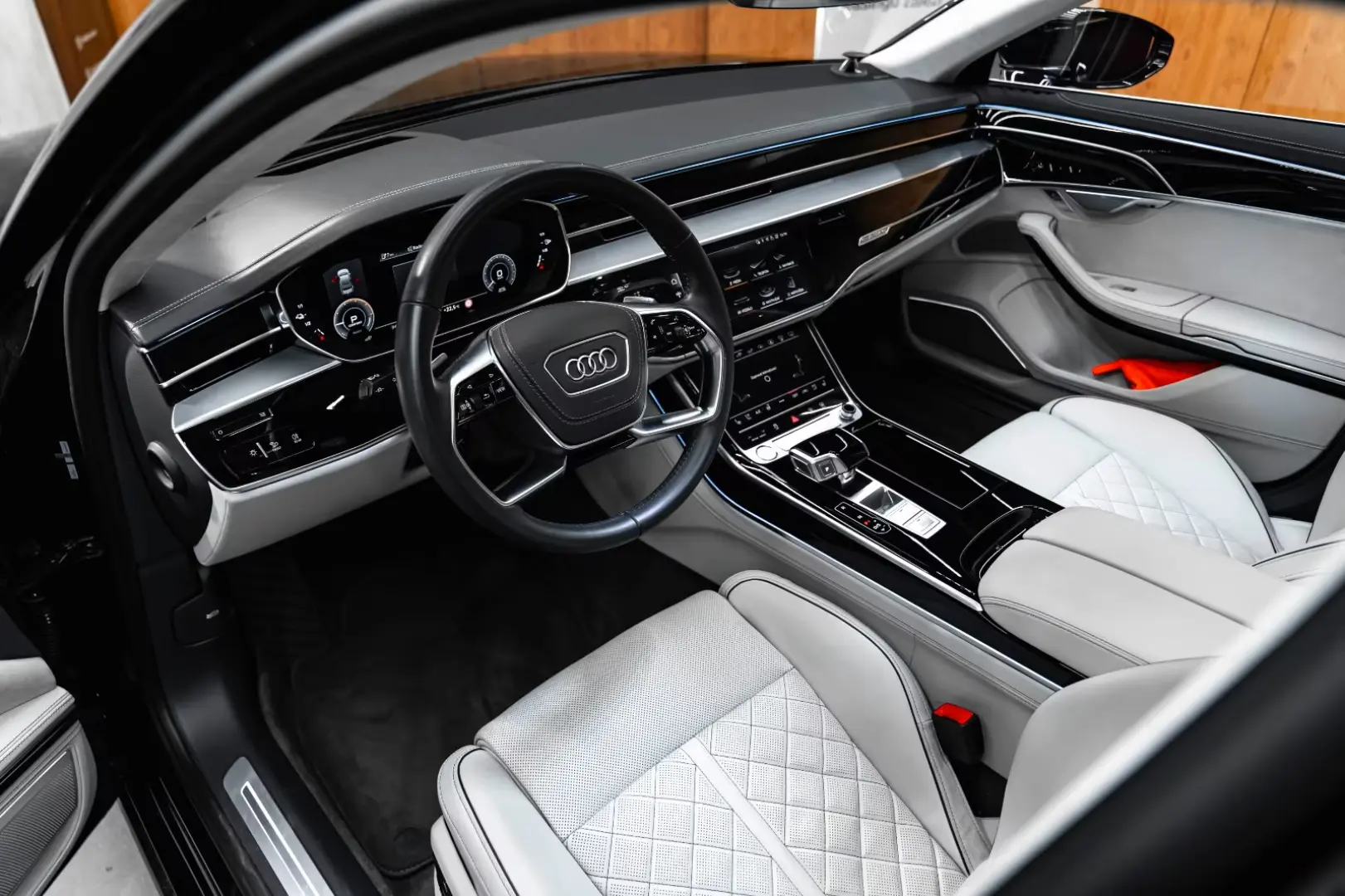 Audi A8 60 TFSI e L quattro Masaj Pano B&O
