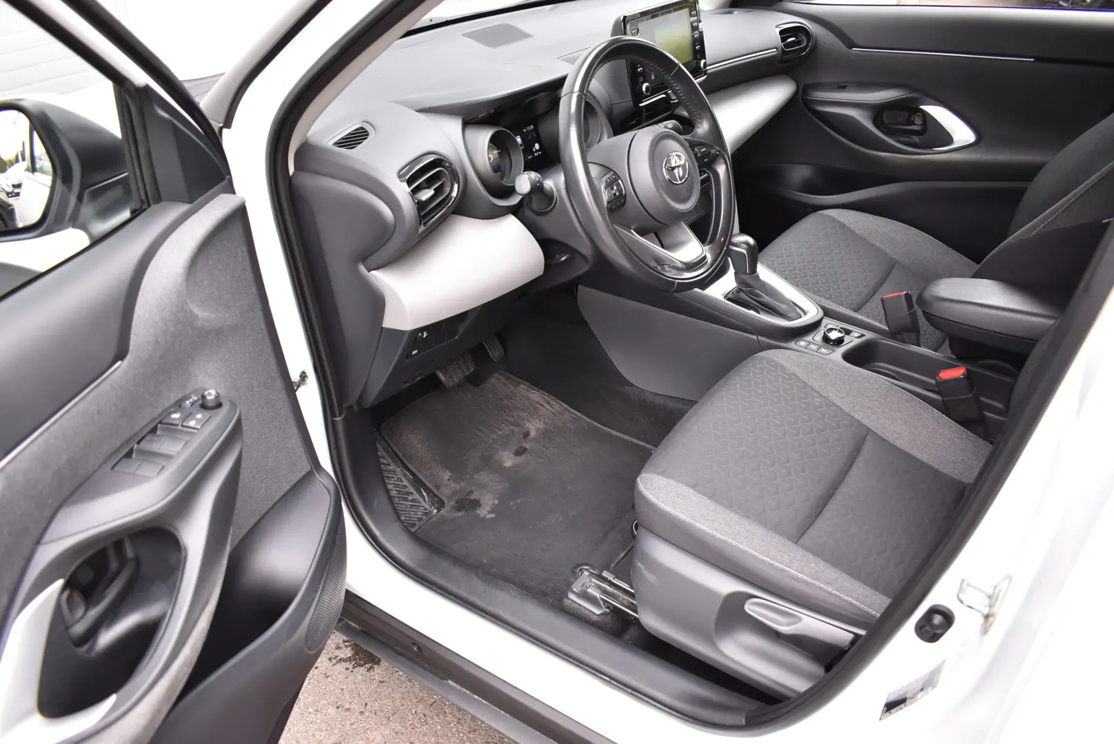 Toyota Yaris 1.5 VVT-i HSD Exclusive Style