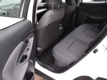 Toyota Yaris 1.5 VVT-i HSD Exclusive Style