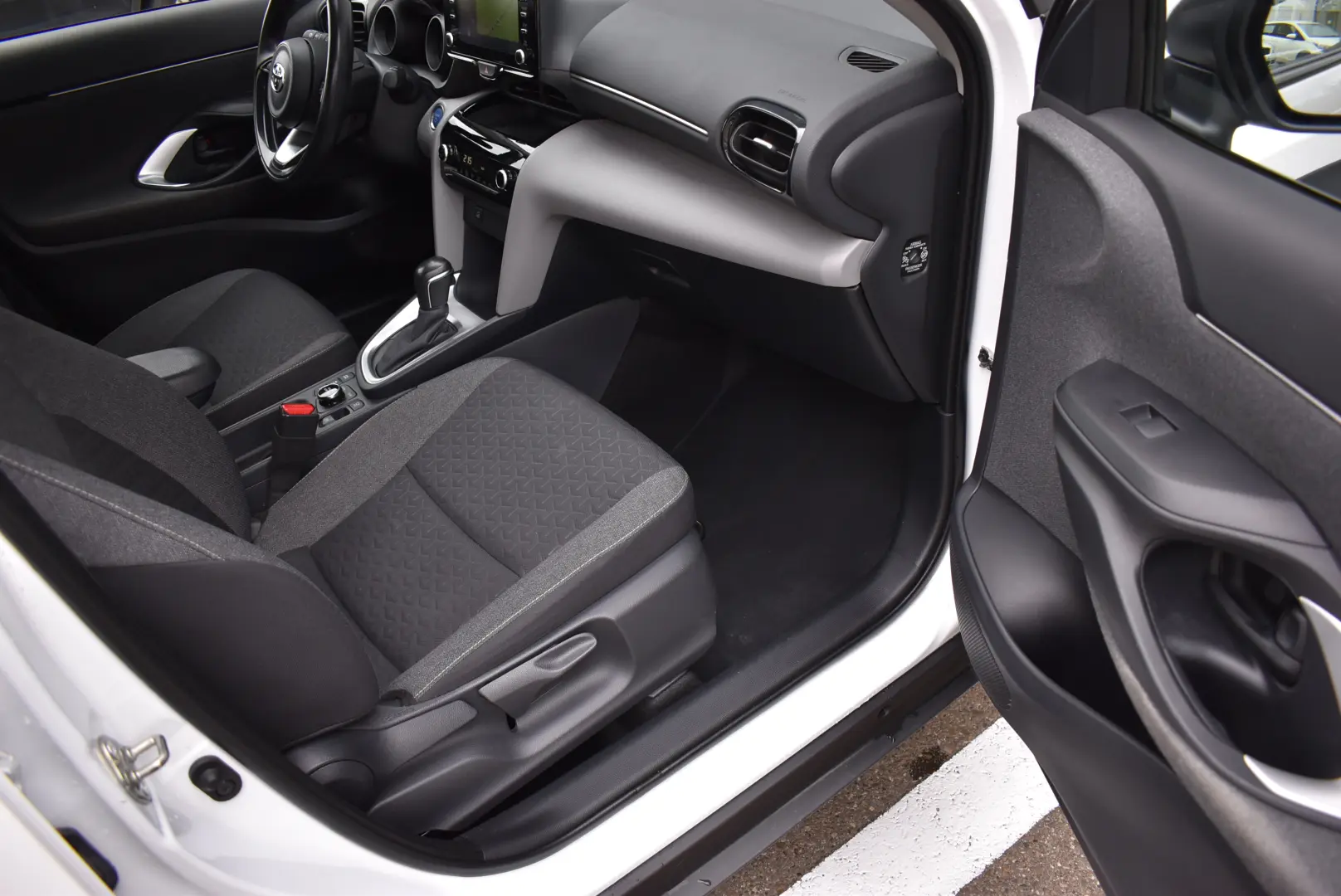 Toyota Yaris 1.5 VVT-i HSD Exclusive Style