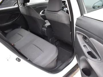 Toyota Yaris 1.5 VVT-i HSD Exclusive Style