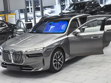 BMW 750e xDrive Executive Lounge PHEV Sportautom