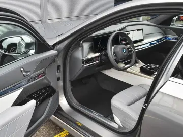 BMW 750e xDrive Executive Lounge PHEV Sportautom
