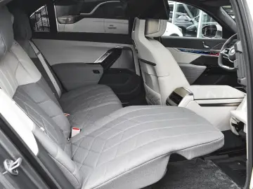 BMW 750e xDrive Executive Lounge PHEV Sportautom