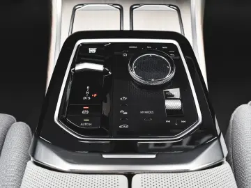 BMW 750e xDrive Executive Lounge PHEV Sportautom