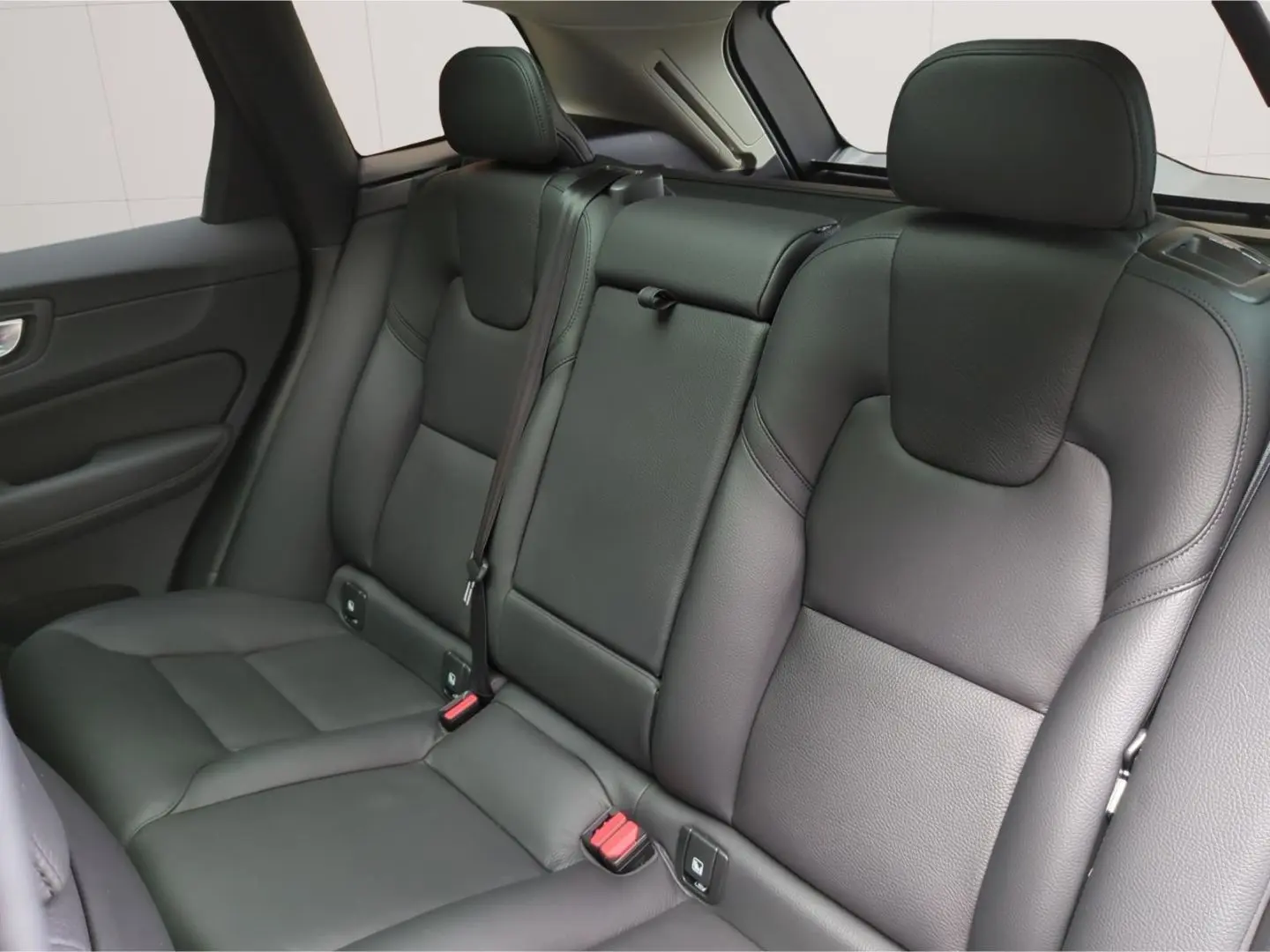 XC60 B4 AWD Ultimate Dark  Luft AHK SH BLIS 360