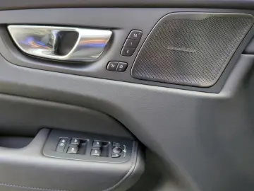 XC60 B4 AWD Ultimate Dark  Luft AHK SH BLIS 360