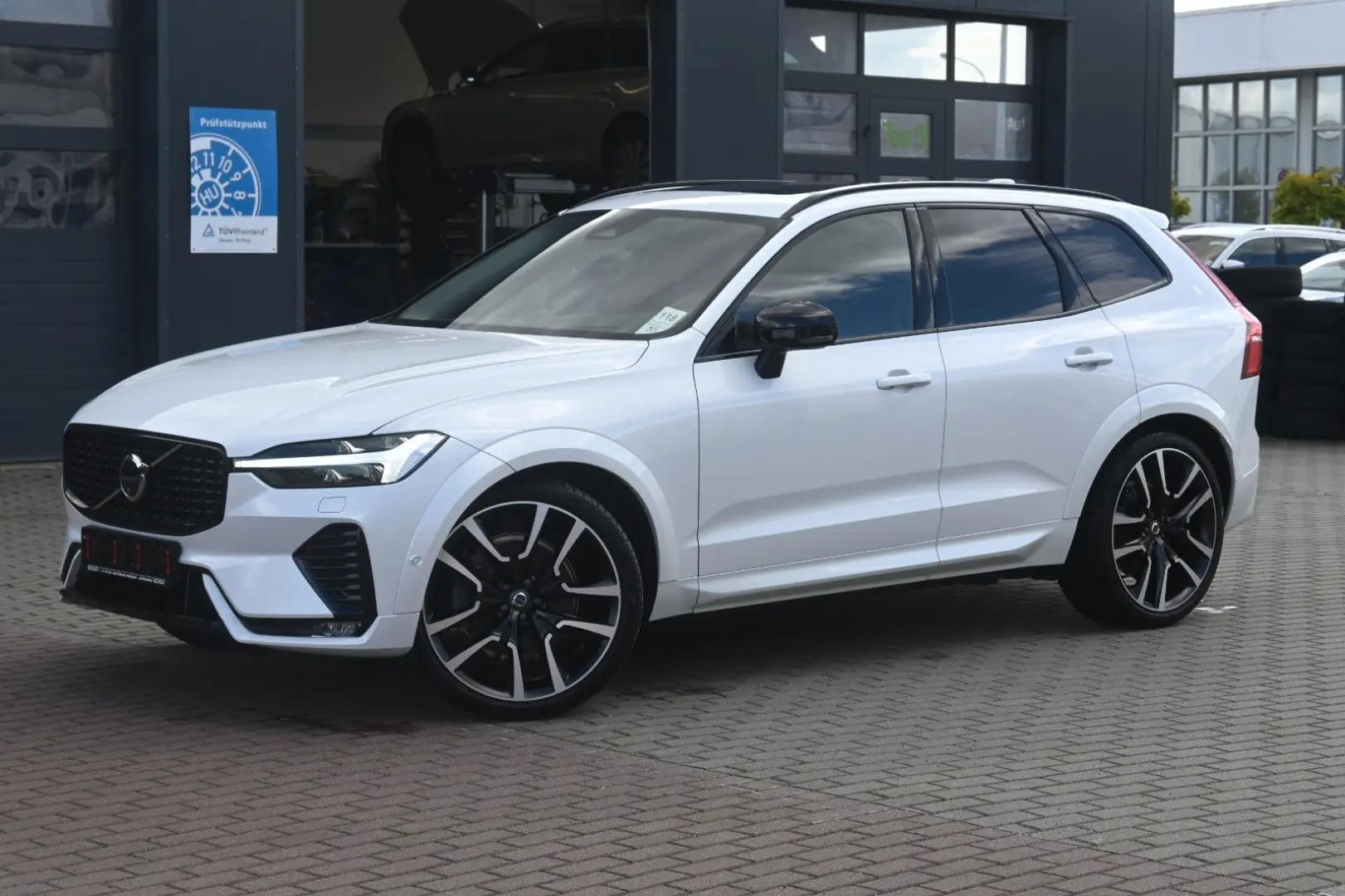 XC60 UltimateDark AWD MASS LUFT HUD B&W 22  360
