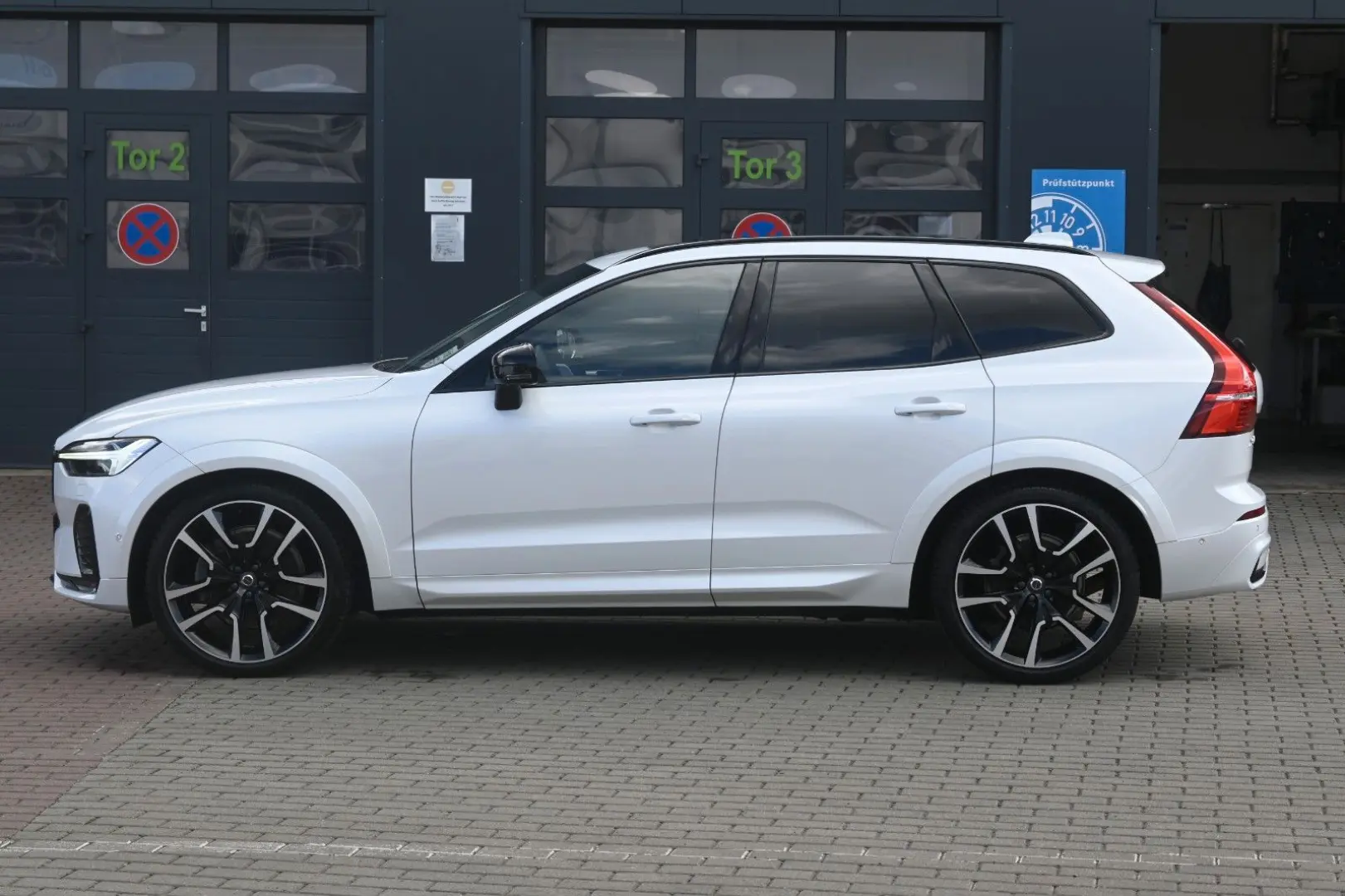 XC60 UltimateDark AWD MASS LUFT HUD B&W 22  360