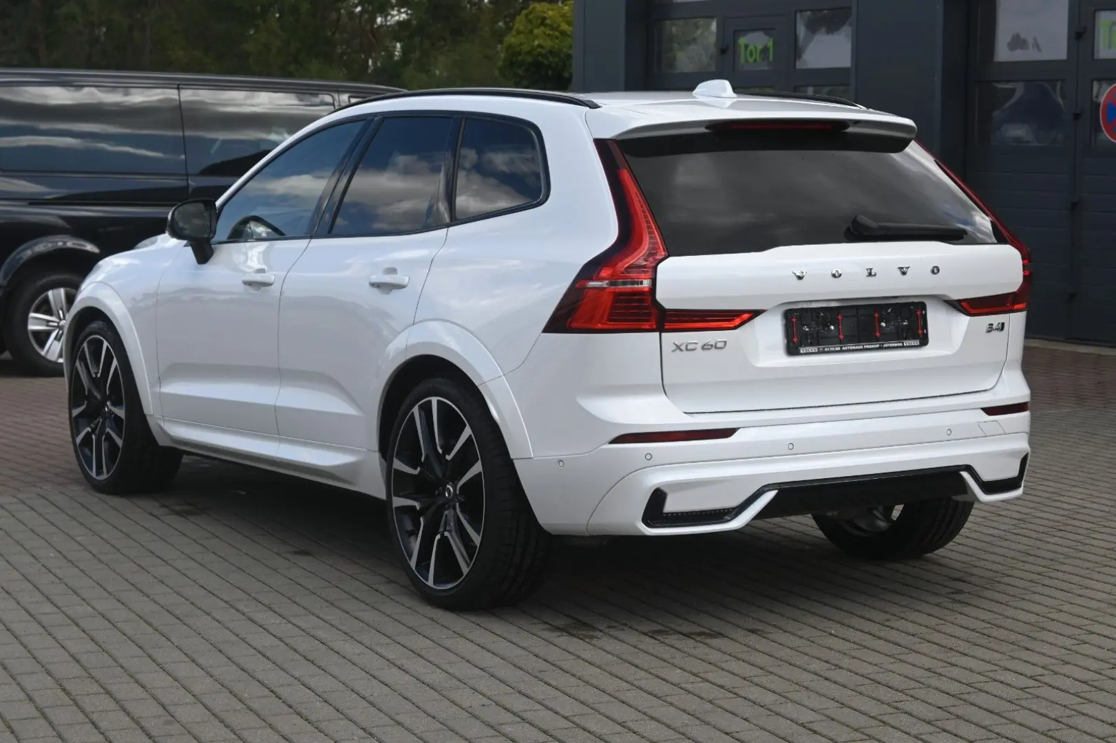 XC60 UltimateDark AWD MASS LUFT HUD B&W 22  360