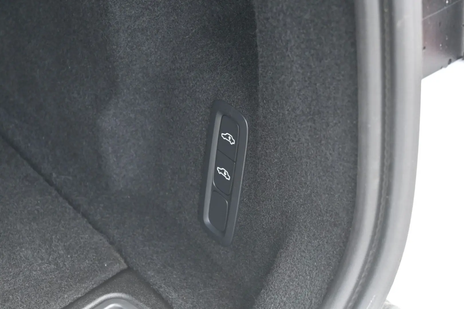 XC60 UltimateDark AWD MASS LUFT HUD B&W 22  360