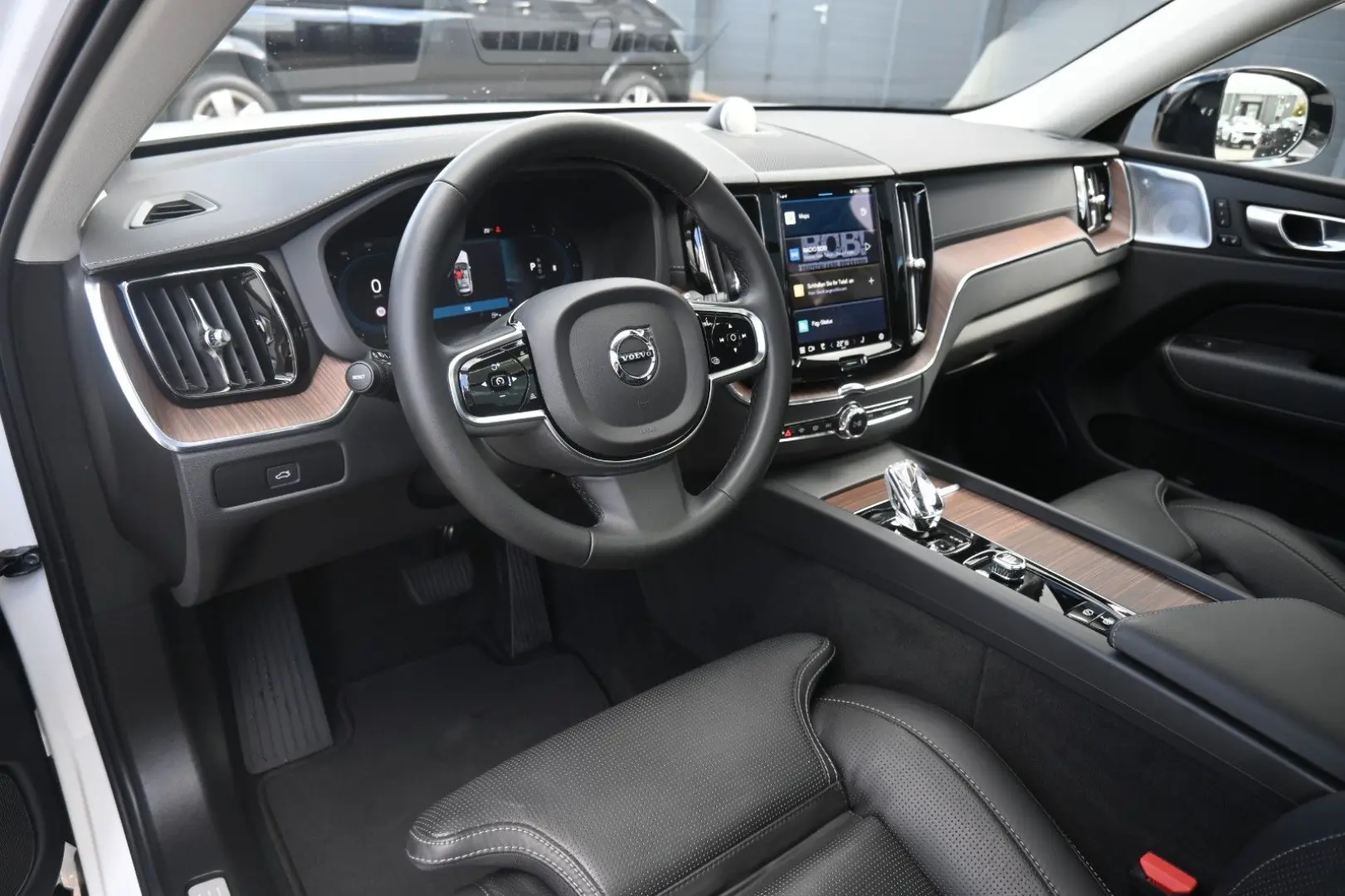 XC60 UltimateDark AWD MASS LUFT HUD B&W 22  360