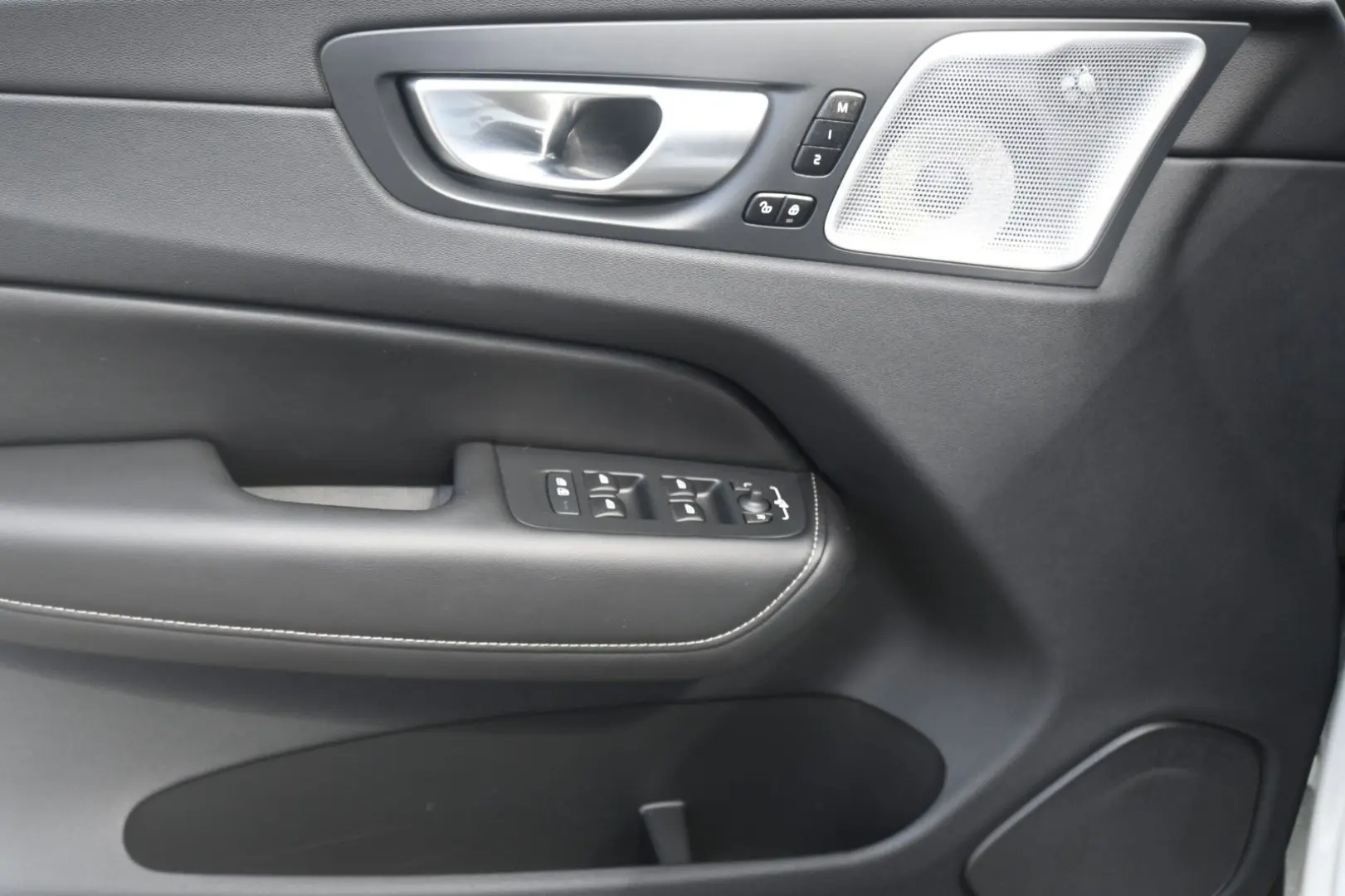 XC60 UltimateDark AWD MASS LUFT HUD B&W 22  360