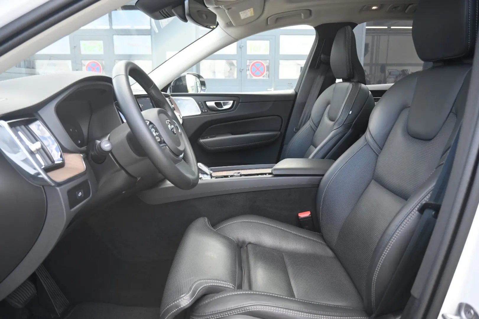 XC60 UltimateDark AWD MASS LUFT HUD B&W 22  360