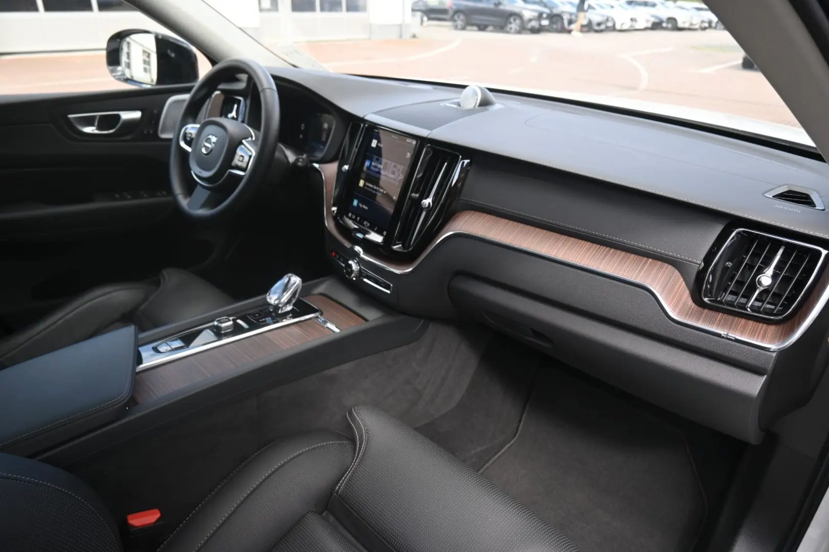 XC60 UltimateDark AWD MASS LUFT HUD B&W 22  360