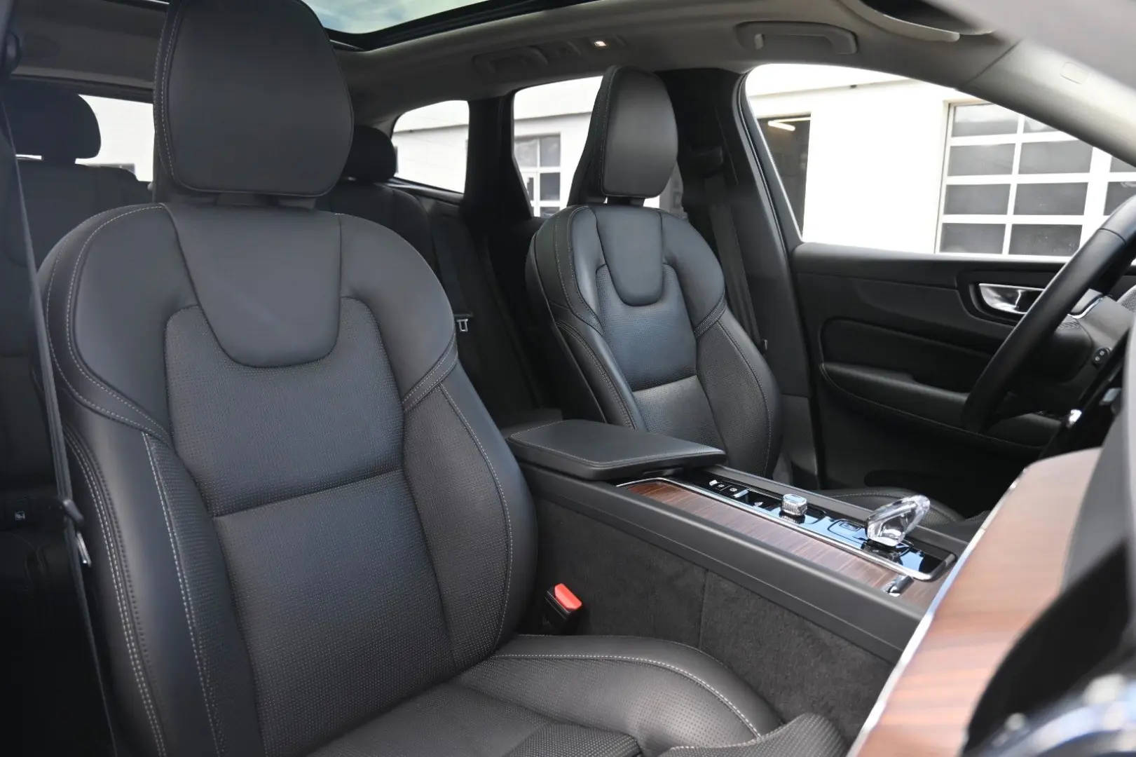 XC60 UltimateDark AWD MASS LUFT HUD B&W 22  360