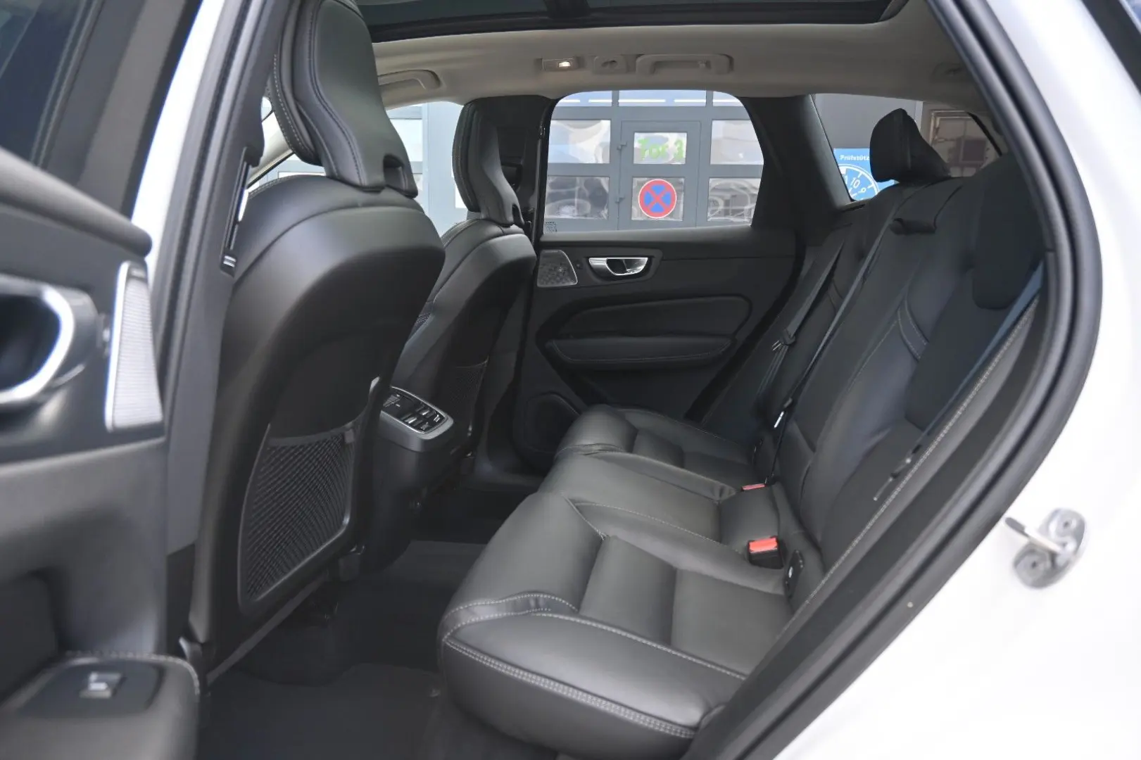 XC60 UltimateDark AWD MASS LUFT HUD B&W 22  360