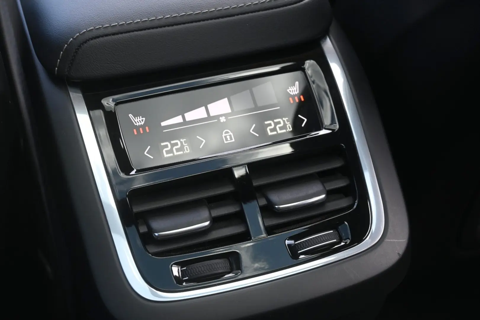 XC60 UltimateDark AWD MASS LUFT HUD B&W 22  360