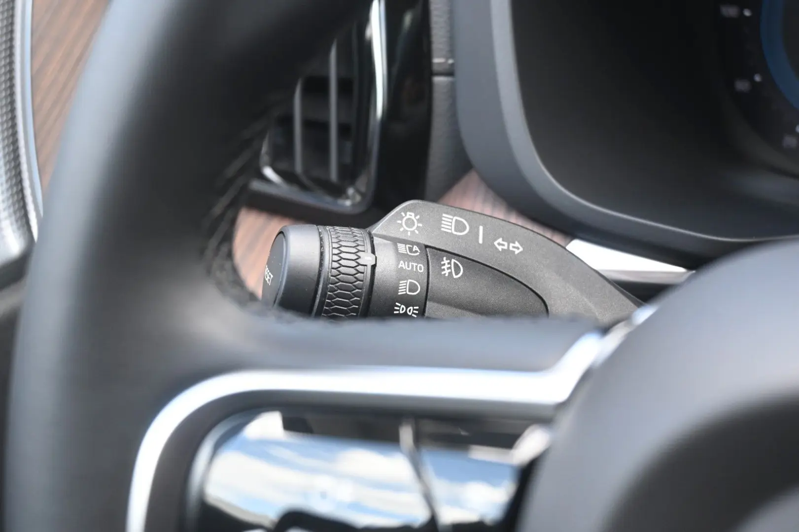 XC60 UltimateDark AWD MASS LUFT HUD B&W 22  360
