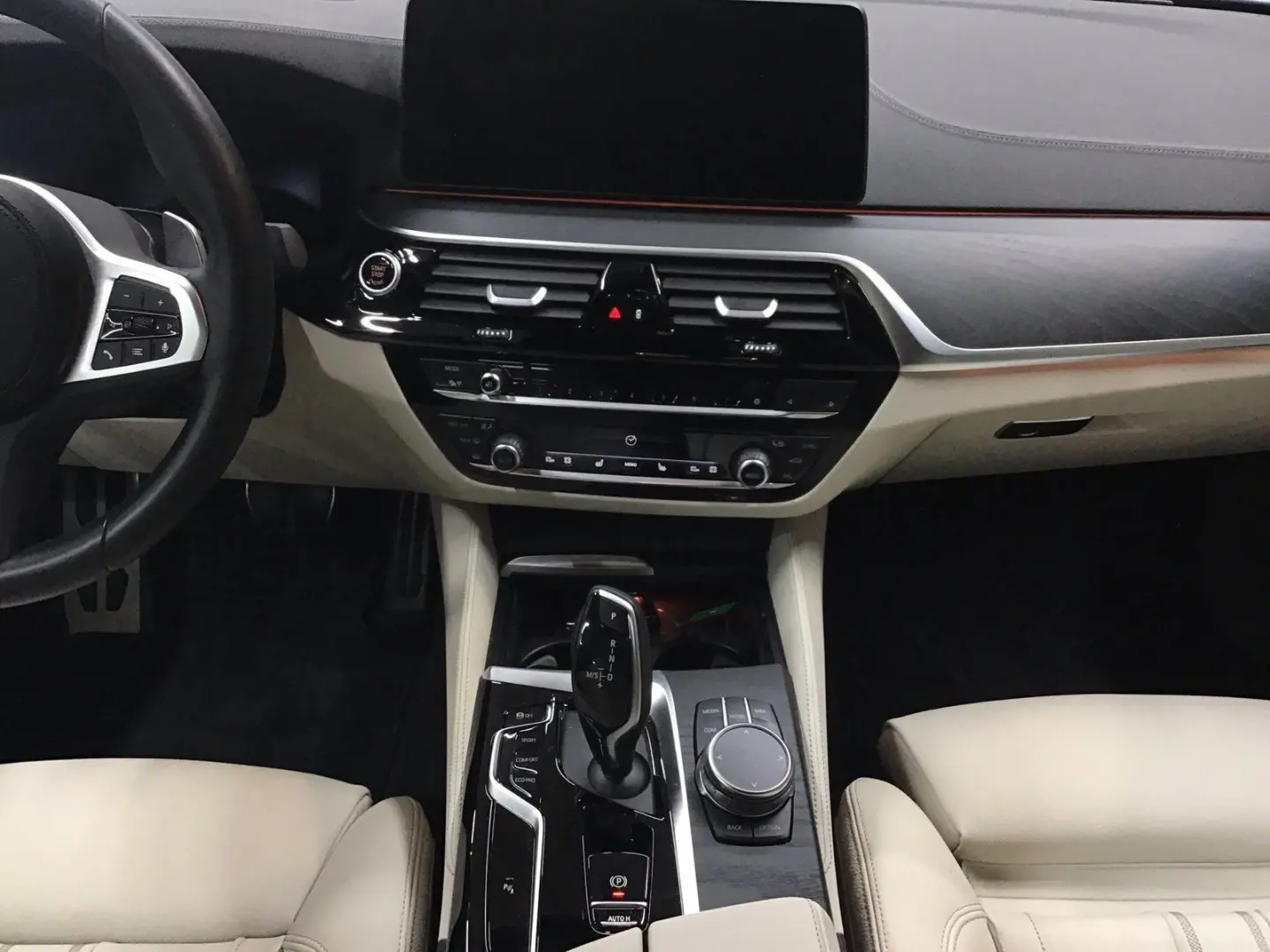 540i xDrive Limousine M Sport Standheizung