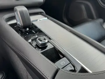 XC90 B5 AWD Plus Dark SD Keyless-Start Autom. BC
