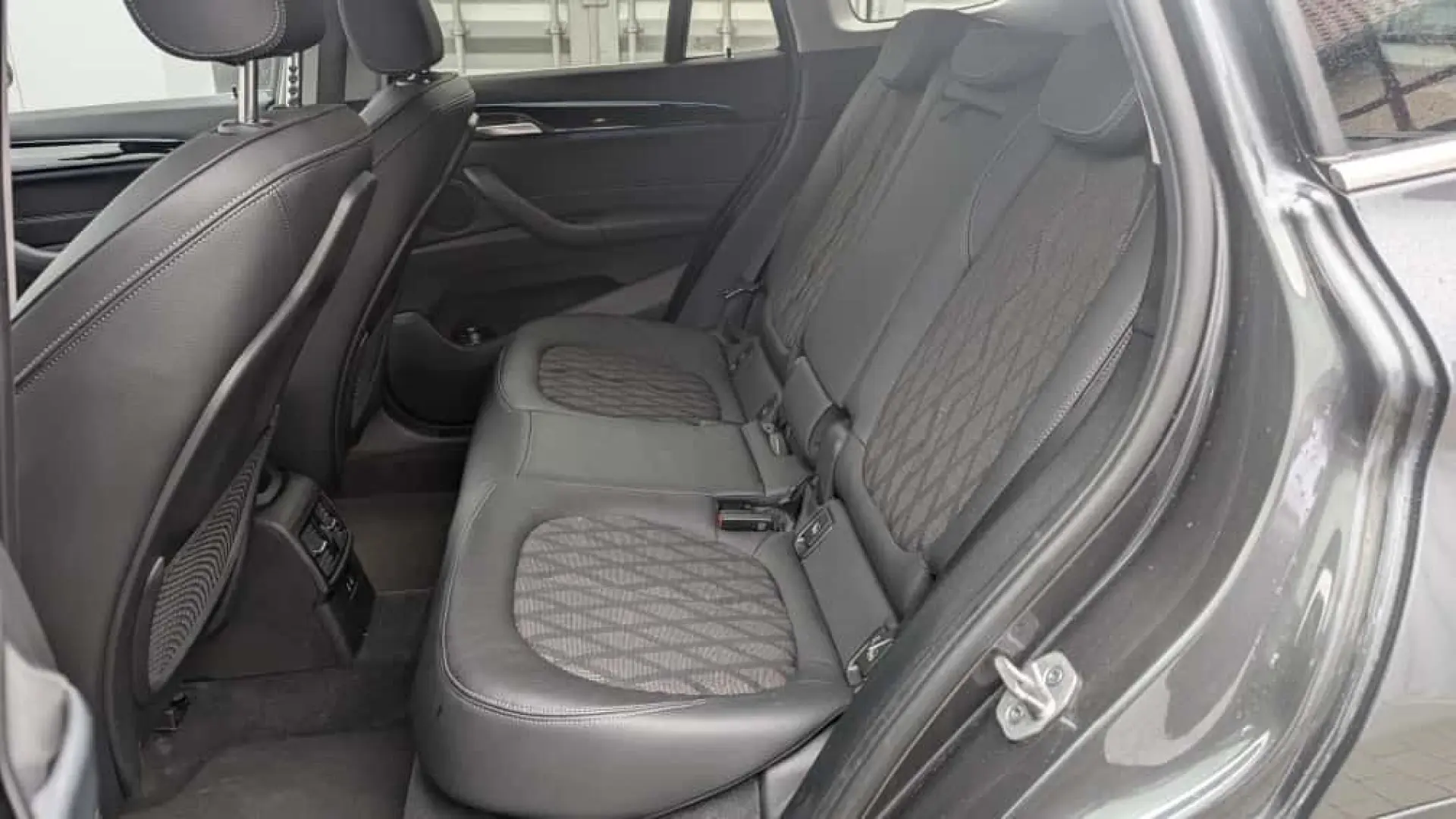 X1 xDrive25e xLine