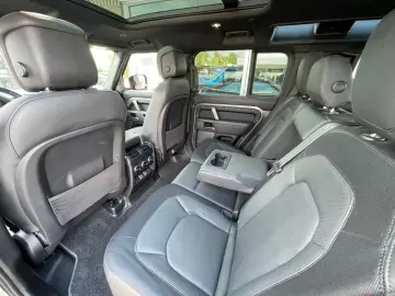 Land Rover Defender P400e Plug-in Hybrid 110
