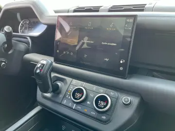 Land Rover Defender P400e Plug-in Hybrid 110