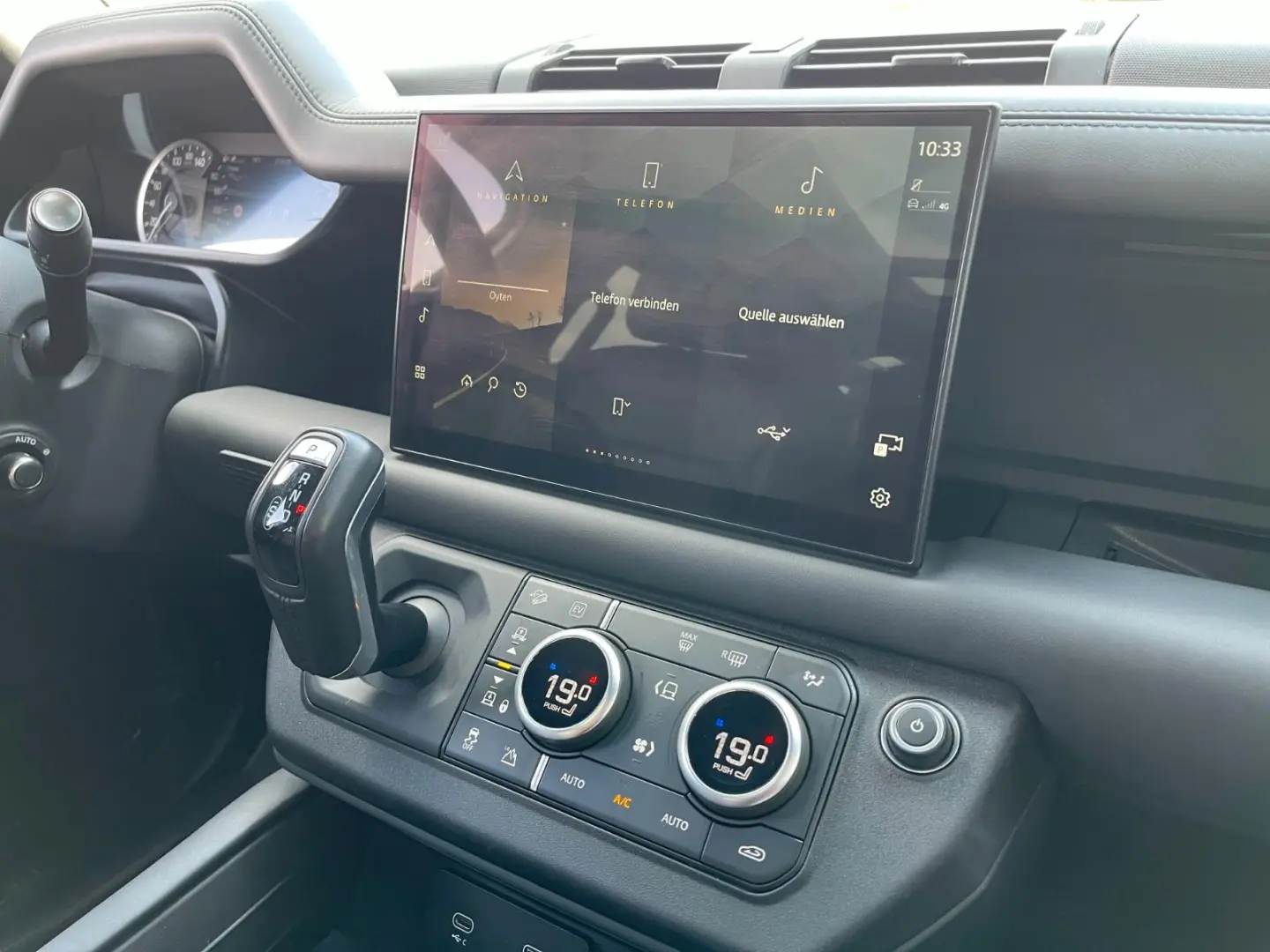 Land Rover Defender P400e Plug-in Hybrid 110