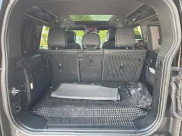 Land Rover Defender P400e Plug-in Hybrid 110