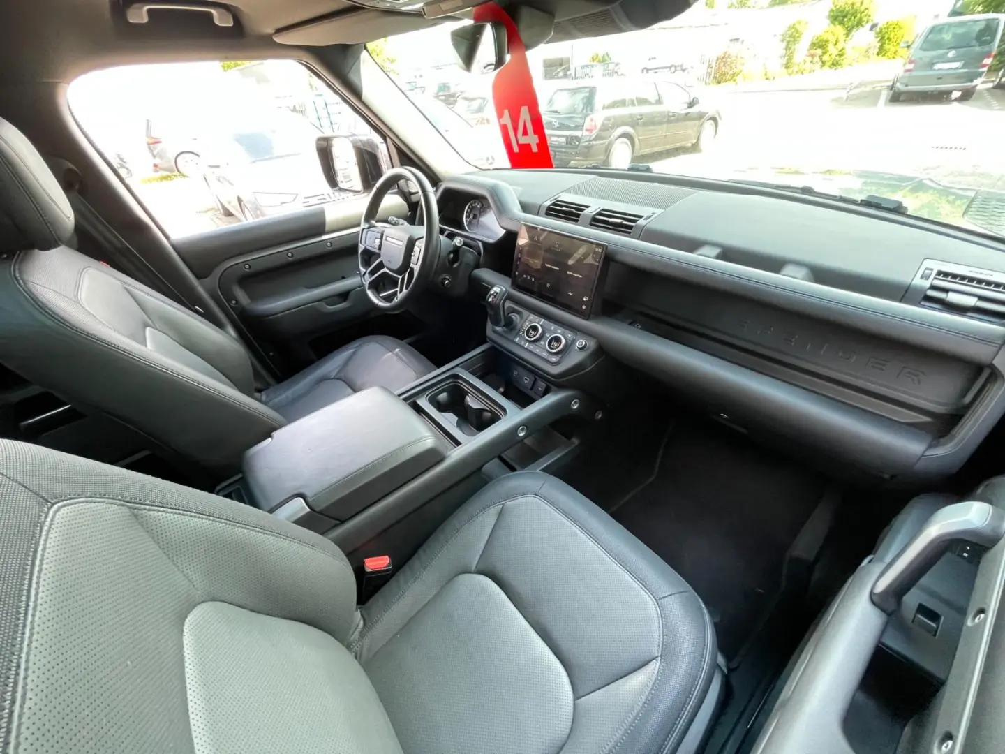 Land Rover Defender P400e Plug-in Hybrid 110