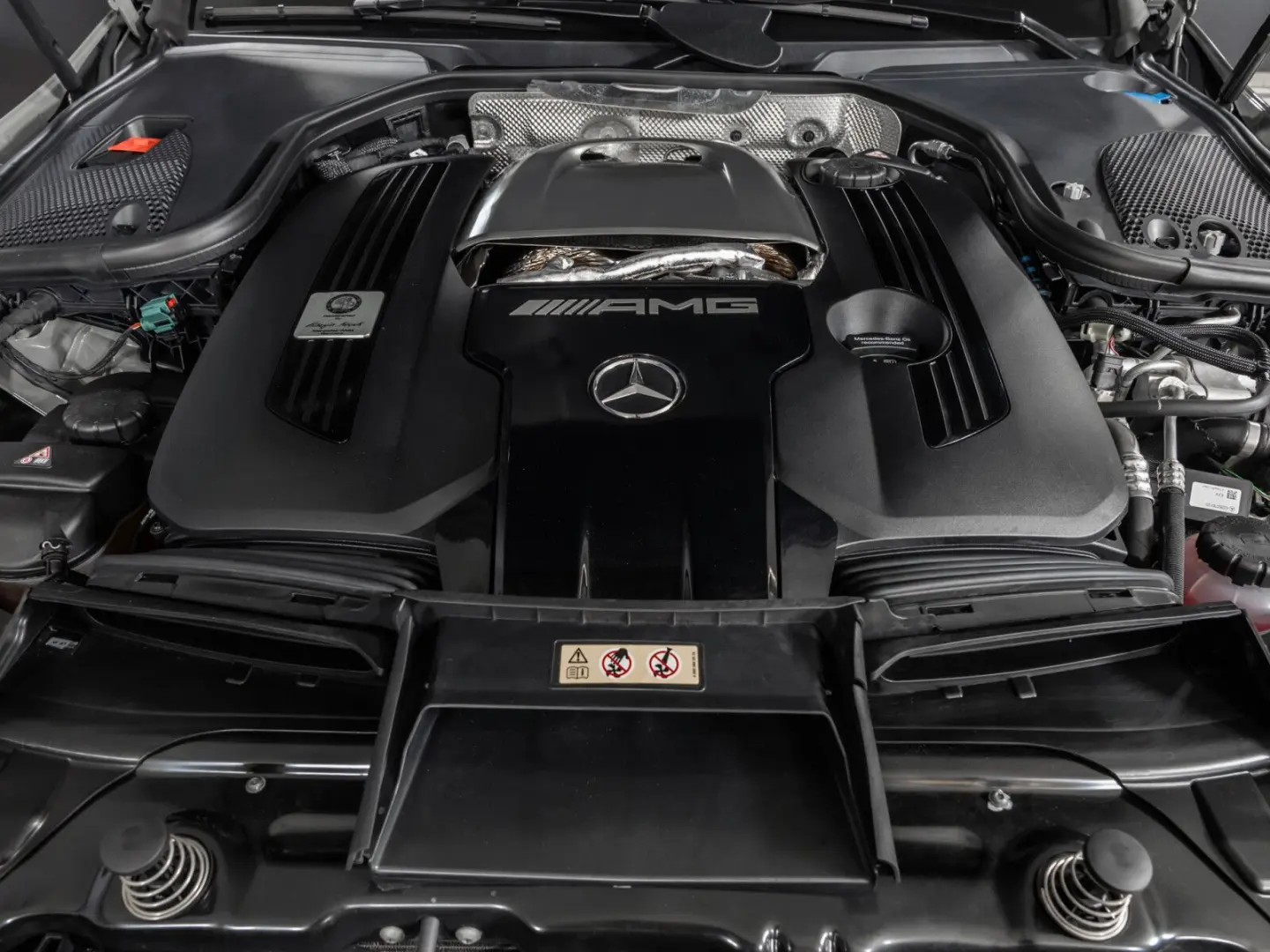 AMG GT 63 S E Performance Multibeam Distro Pano
