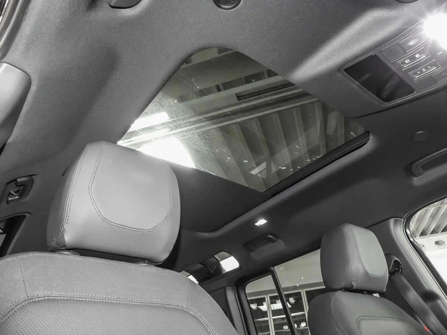 Land Rover Defender 110 X-Dynamic SE P400