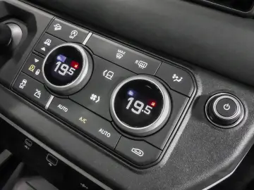 Land Rover Defender 110 X-Dynamic SE P400