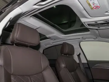 Audi A8 Lang 60 TFSIe Q RSR PANO LM20 BuO