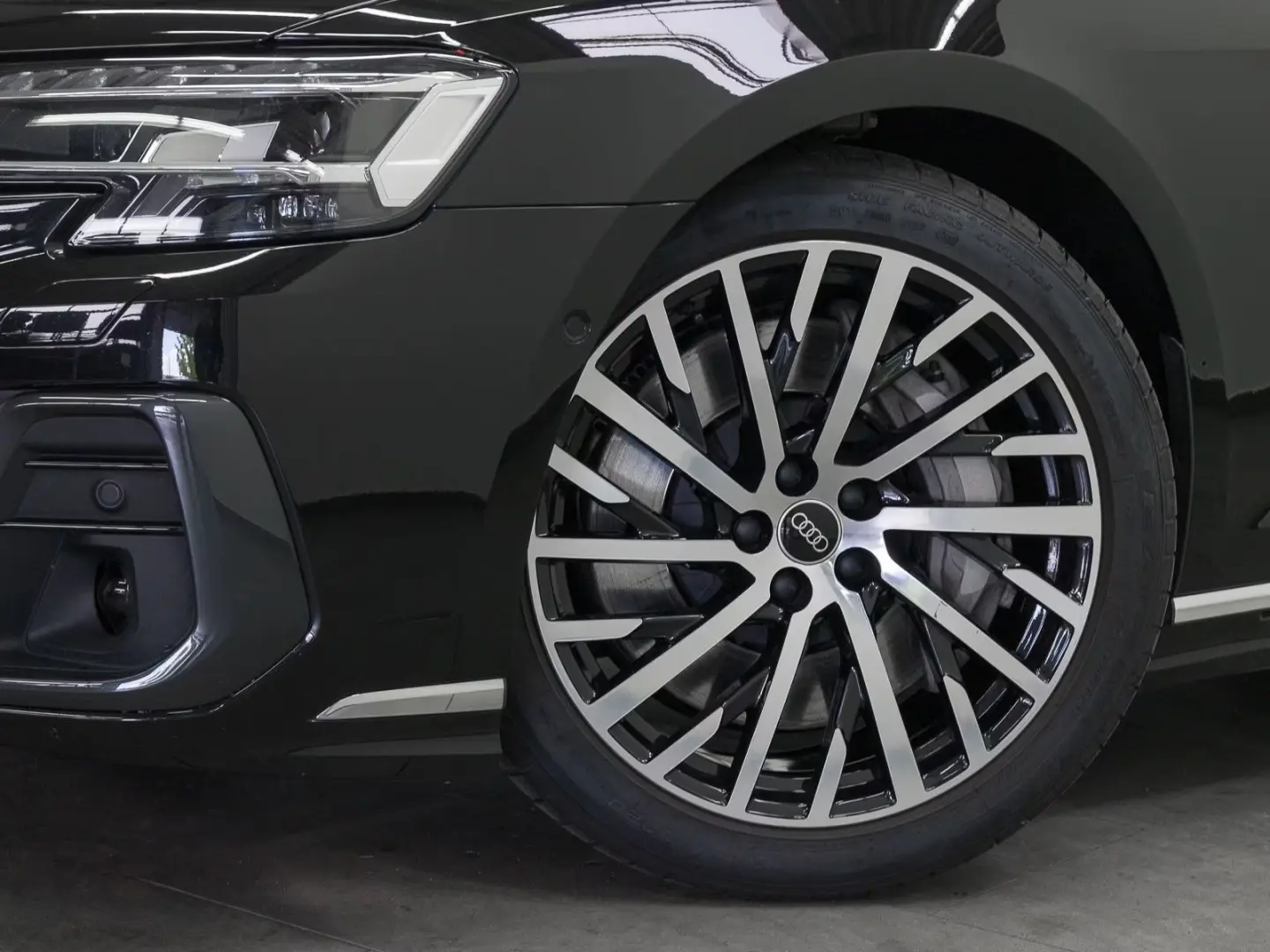 Audi A8 Lang 60 TFSIe Q RSR PANO LM20 BuO