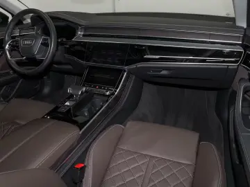 Audi A8 Lang 60 TFSIe Q RSR PANO LM20 BuO
