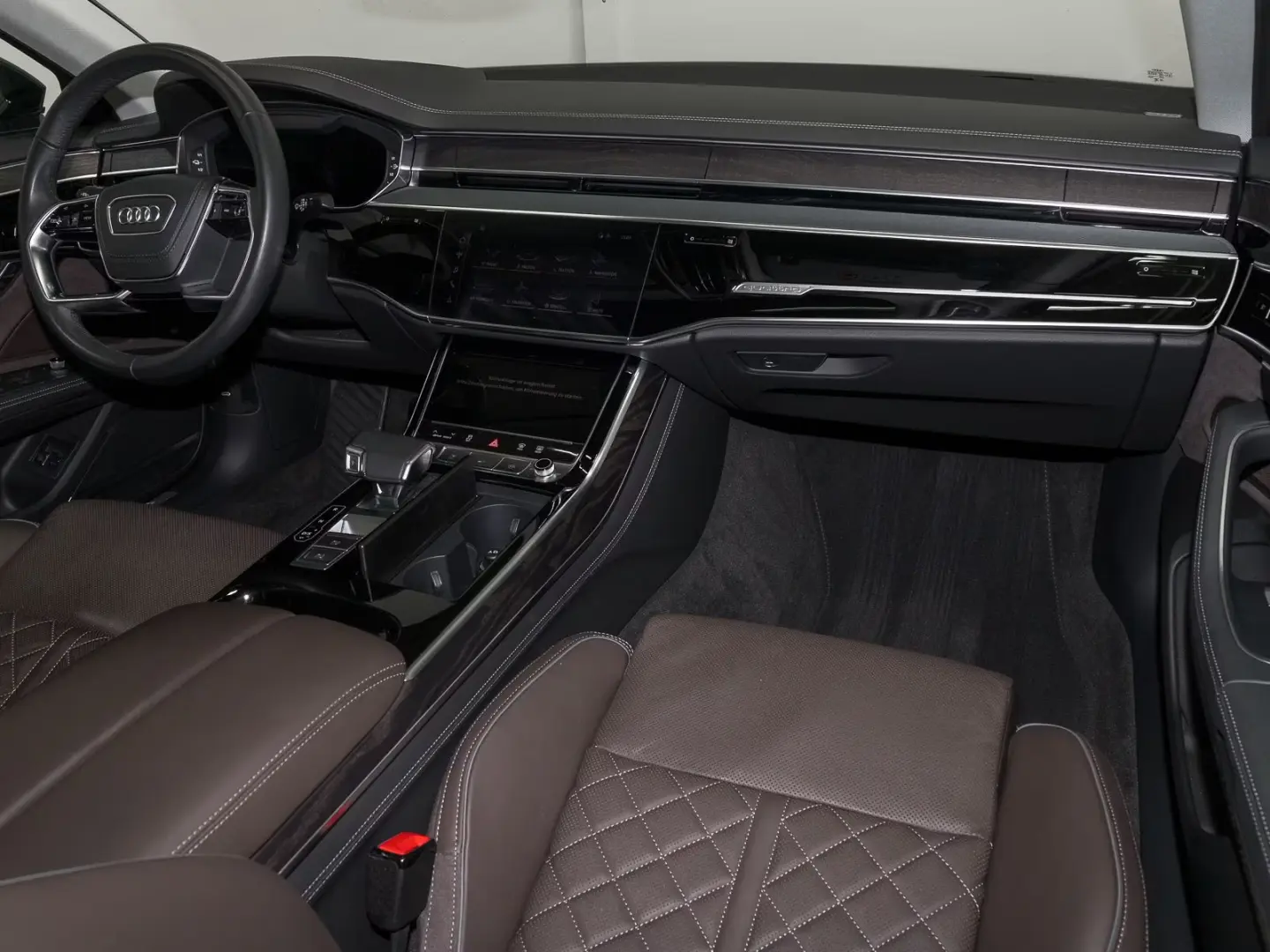 Audi A8 Lang 60 TFSIe Q RSR PANO LM20 BuO