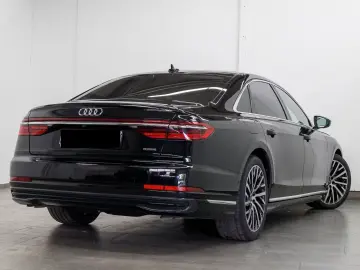 Audi A8 Lang 60 TFSIe Q RSR PANO LM20 BuO