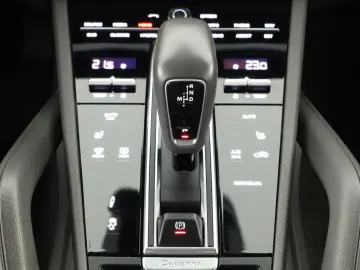Cayenne E-Hybrid 2020   Automatik  Scheckheft