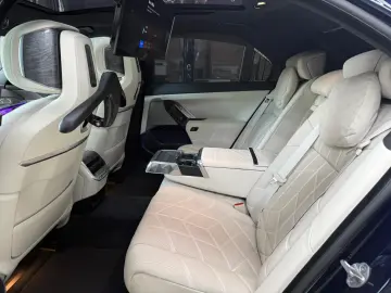 BMW Seria 7 750e xDrive AT PHEV00
