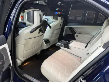 BMW Seria 7 750e xDrive AT PHEV00