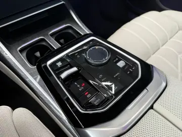 BMW Seria 7 750e xDrive AT PHEV00