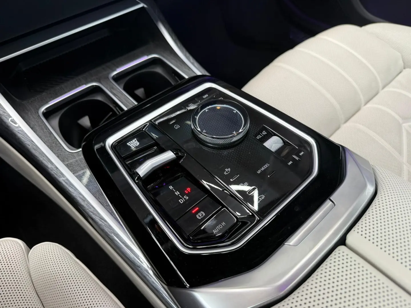 BMW Seria 7 750e xDrive AT PHEV00